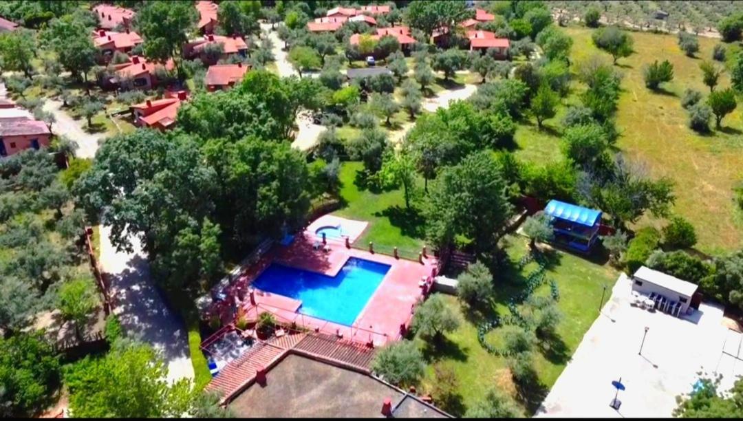 Complejo Aldea Vetonia Check Out Hasta Las 20H Parque De Mascotas Zonas Infantiles Ideal Grupos Parejas Familias Informate Apertura Piscina 1 De Mayo Hervás Exterior foto