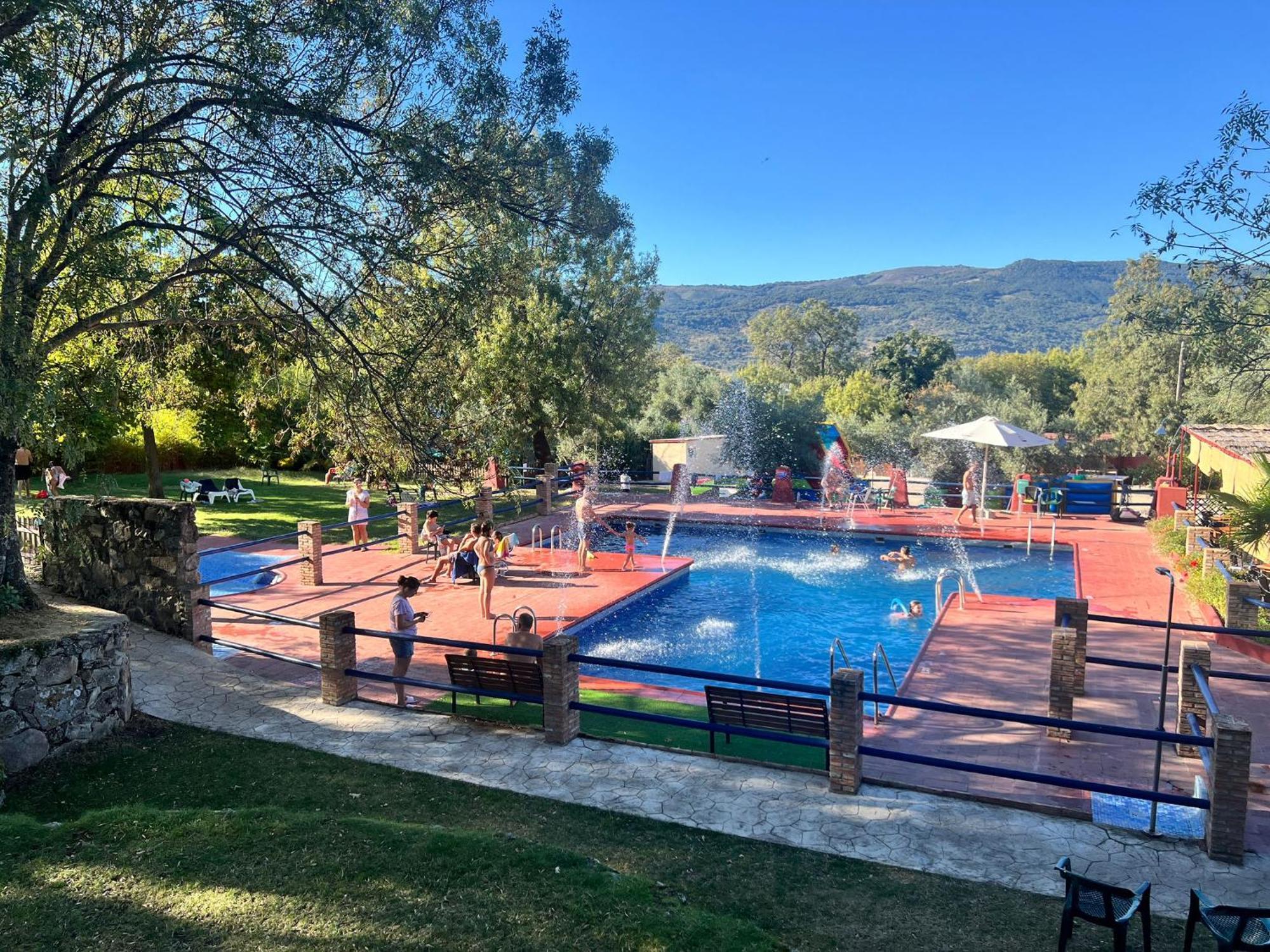 Complejo Aldea Vetonia Check Out Hasta Las 20H Parque De Mascotas Zonas Infantiles Ideal Grupos Parejas Familias Informate Apertura Piscina 1 De Mayo Hervás Exterior foto